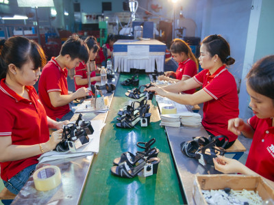 Xưởng sản xuất dép ở tại tphcm