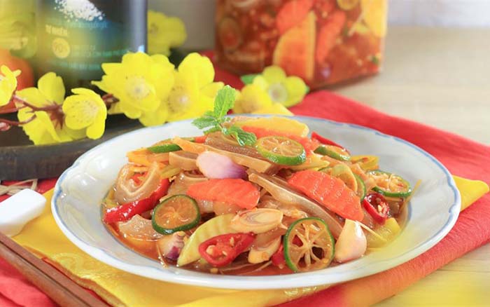 Tai heo ngâm sả tắc ớt giòn thơm ngon - www.quocbuugroup.com