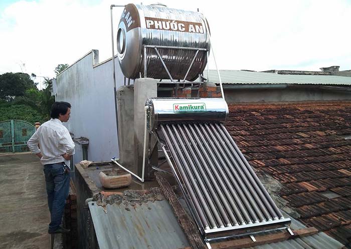 Dịch vụ bảo trì vệ sinh bồn nước nóng năng lượng mặt trời ở tại tphcm