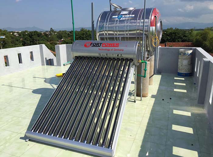 Nhận sửa chữa vệ sinh thay linh kiện cho máy nước nóng năng lượng mặt trời giá rẽ tại TPHCM