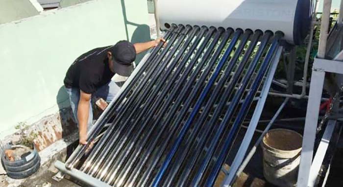 Sửa máy nước nóng năng lượng mặt trời giá rẽ chuyên nghiệp tại quận 7