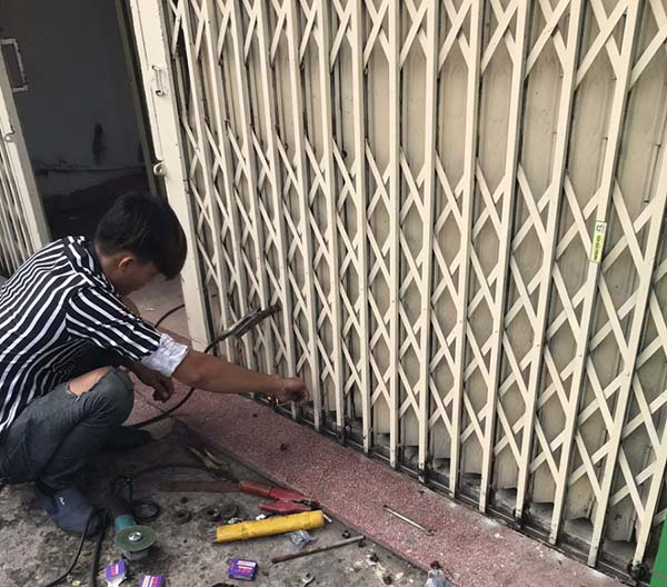 Sửa cửa sắt giá rẽ - uy tín - nhanh chóng tại Thành Phố Hồ Chí Minh